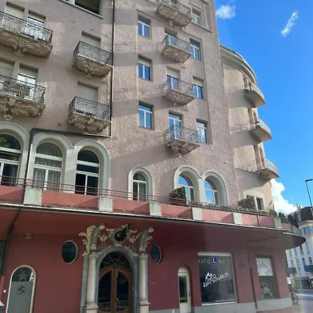 Savoy 26